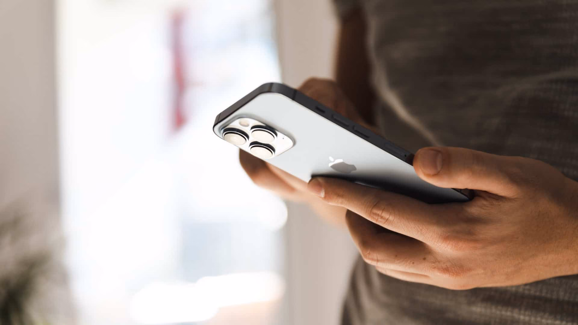 How to Replace the Loudspeaker on Your iPhone 13