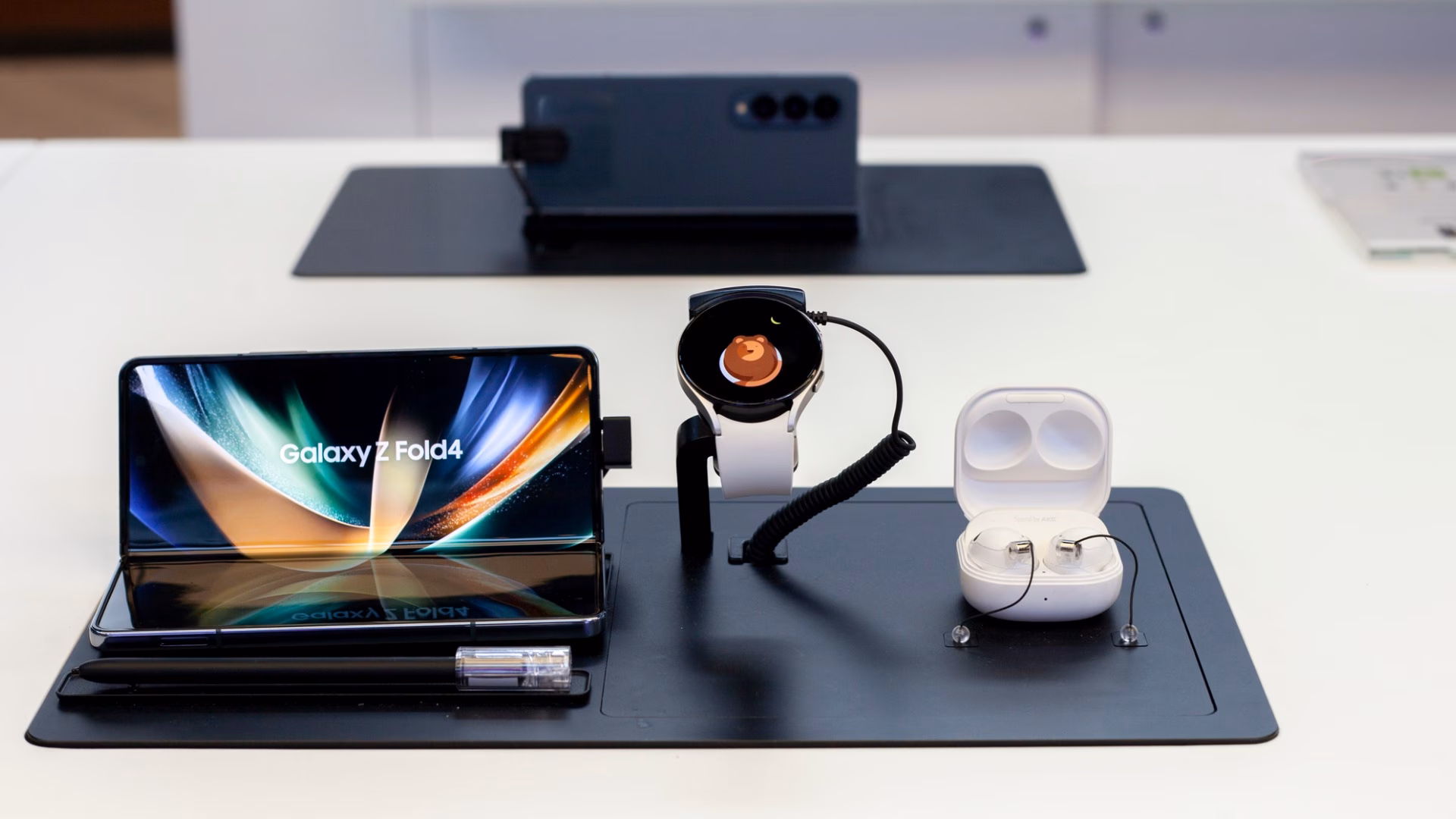 Become The Multitask King With Samsung Galaxy Z Fold 4 in Vancouver