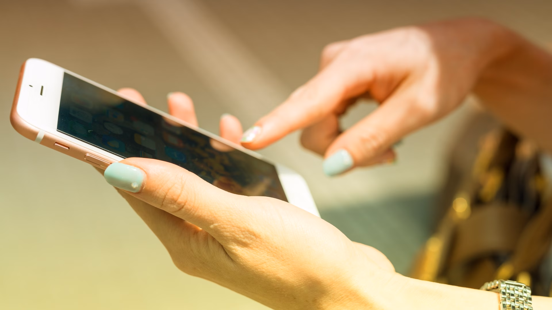 Here is How To Undelete Your Photos on an iPhone in Vancouver?