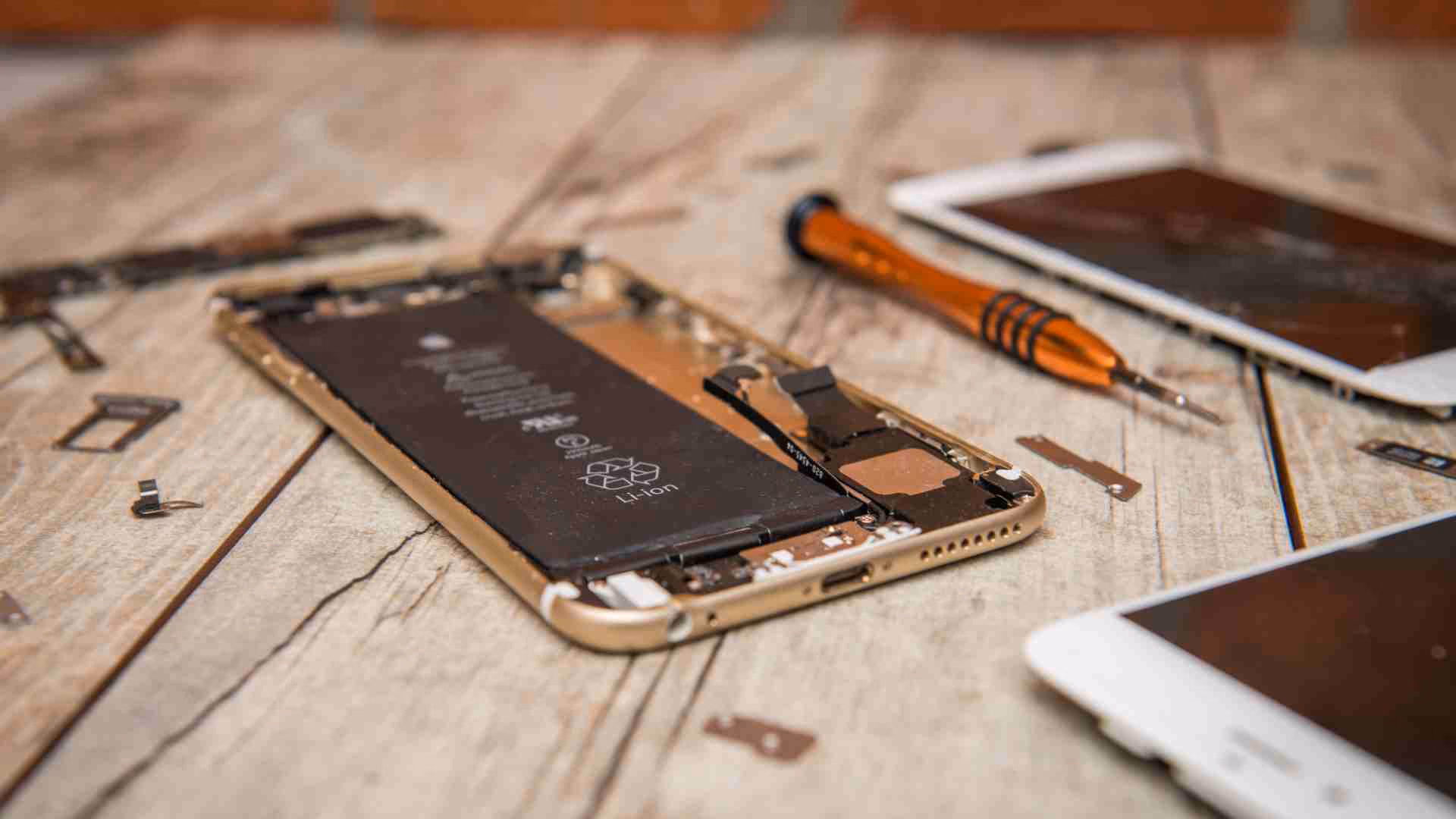 From Broken to Functional: Understanding the Benefits of iPhone Micro Soldering