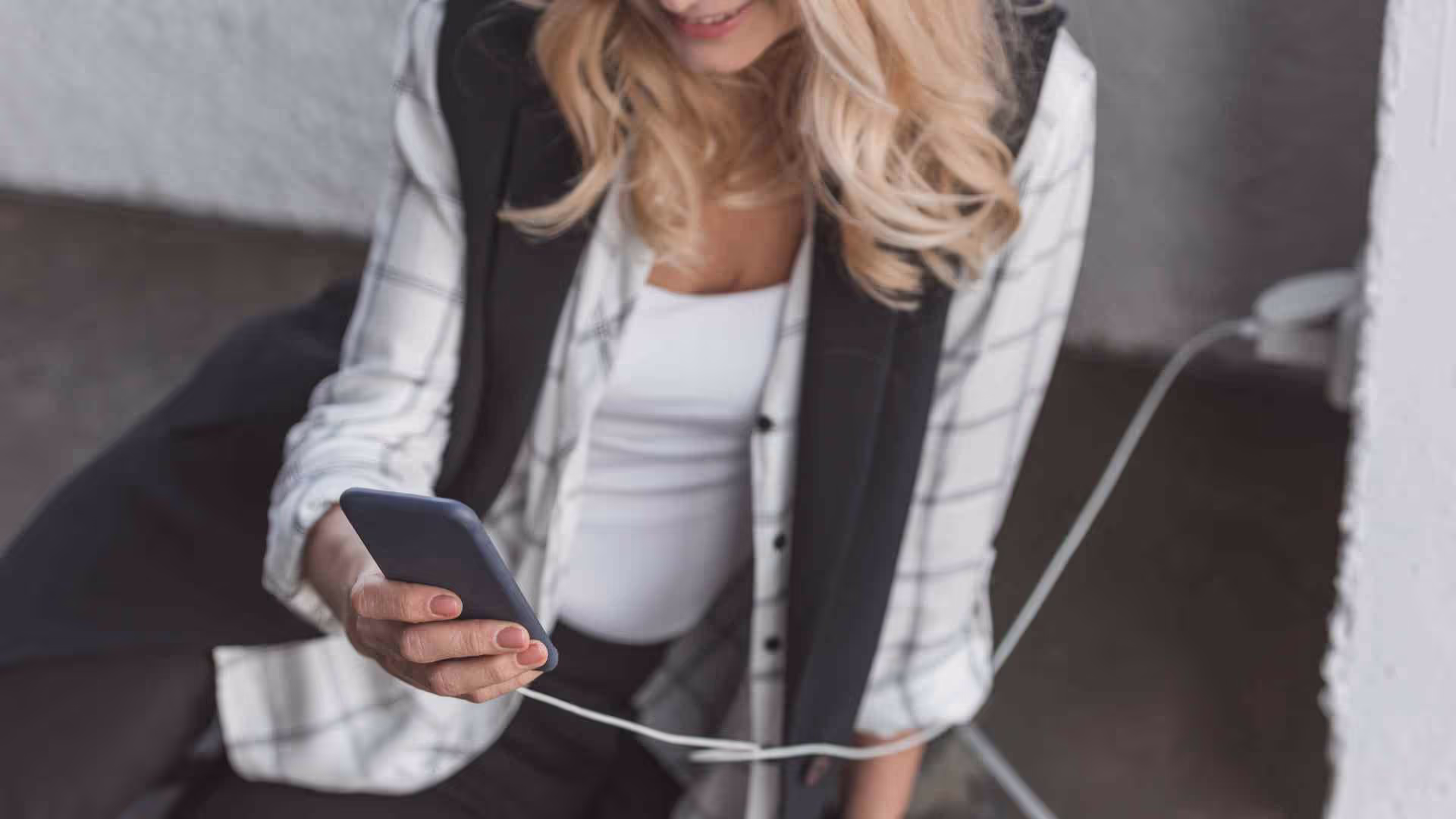 Here's Why Your Phone Isn't Charging and How to Fix It